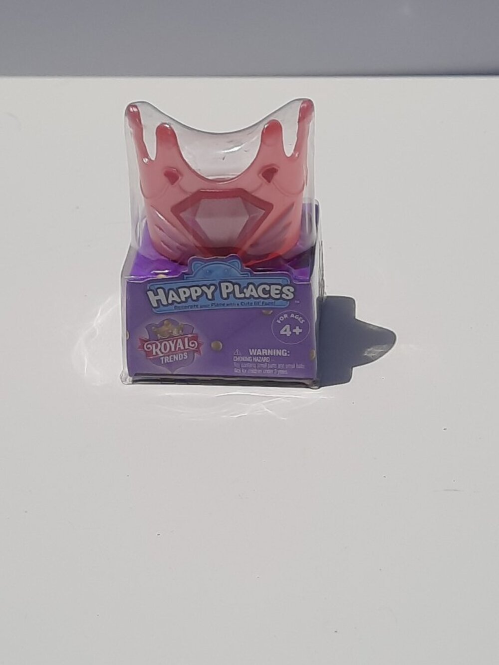 Shopkins Happy Places Royal Trends w/ 1 Surprise Lil Pet! & 1 Royal Crown Bed
